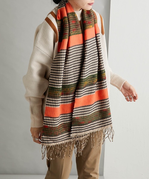 ear PAPILLONNER(イアパピヨネ)の「【P.CORNILLON(ピーコルニヨン)】ボーダーチェックストール(ストール/ショール・レディース・パープル/オレンジ・FREE)」の19枚目の写真