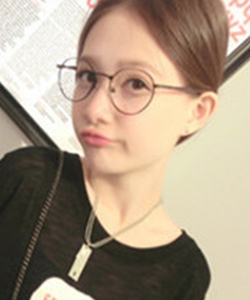 Futier land（フューティアランド）の「スリムフレームラウンド伊達メガネ（メガネ・レディース・ゴールド/ブラック/シルバー・FREE）」の2枚目の写真