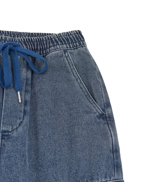 PUNYUS（プニュズ）の「デニムカーゴパンツ（デニムパンツ・レディース・ブラック/ライトブルー・1/2/3/4）」の12枚目の写真