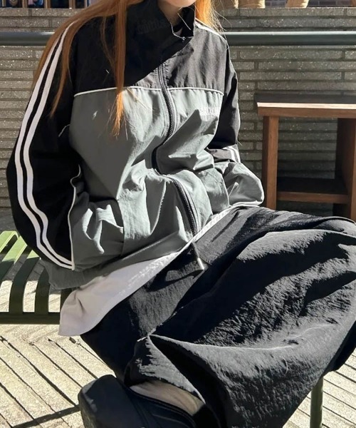 Dalfwin（ダールフィン）の「韓国ファッションARIZONA配色アノラックトラックジャケット（ブルゾン・レディース・ネイビー/カーキ・FREE）」の16枚目の写真