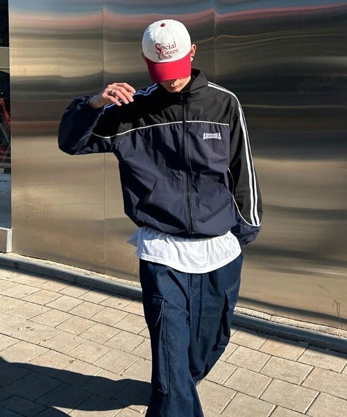 Dalfwin（ダールフィン）の「韓国ファッションARIZONA配色アノラックトラックジャケット（ブルゾン・レディース・ネイビー/カーキ・FREE）」の4枚目の写真