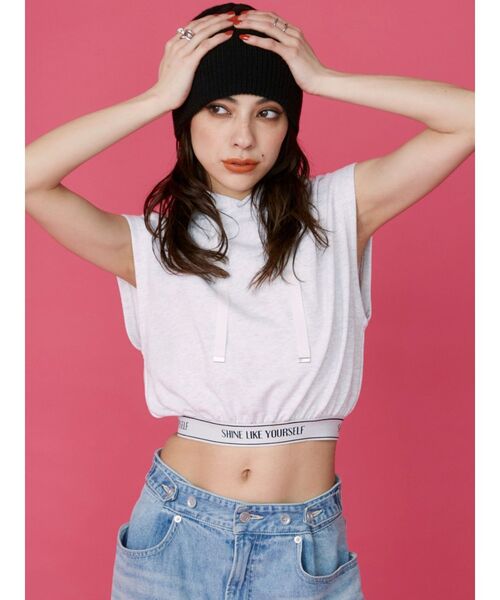 EVRIS（エヴリス）の「ロゴデザインコンパクトフーディ（スウェット・レディース・ブラック/ホワイト/グレー・FREE）」の4枚目の写真