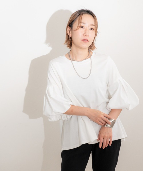 LHELBIE(レルビエ)の「バルーンスリーブカットトップス(Tシャツ/カットソー・レディース・オフホワイト/ネイビー/ブラック・M)」の1枚目の写真