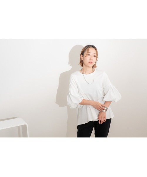 LHELBIE(レルビエ)の「バルーンスリーブカットトップス(Tシャツ/カットソー・レディース・オフホワイト/ネイビー/ブラック・M)」の5枚目の写真