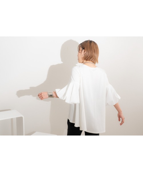 LHELBIE(レルビエ)の「バルーンスリーブカットトップス(Tシャツ/カットソー・レディース・オフホワイト/ネイビー/ブラック・M)」の9枚目の写真