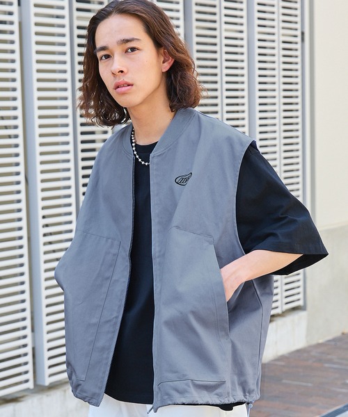 MSG（エムエスジー）の「ワンポイント刺繍ロゴワークベスト（ベスト・メンズ・ラベンダー/ブラウン/ベージュ系/ブラック/ブルーグレー/ライトベージュ・L/M/S/XL）」の3枚目の写真