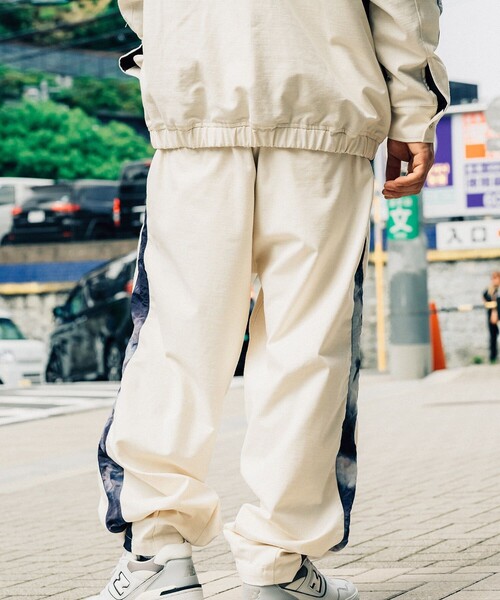 NineMicrophones(ナインマイクロフォンズ)の「CHUSEN BAGGY PANTS(その他パンツ・メンズ・ブラック/アイボリー・LARGE/MEDIUM/X-LARGE)」の22枚目の写真