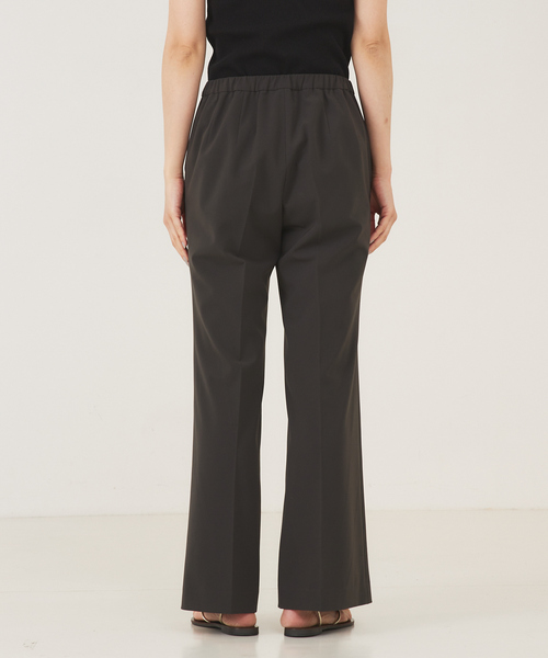 qualite（カリテ）の「ストレッチセンタープレスフレアパンツ（スラックス・レディース・ピンクベージュ/チャコールグレー/マスタード・34/38/40/36）」の14枚目の写真