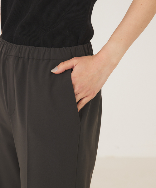 qualite（カリテ）の「ストレッチセンタープレスフレアパンツ（スラックス・レディース・ピンクベージュ/チャコールグレー/マスタード・34/38/40/36）」の16枚目の写真