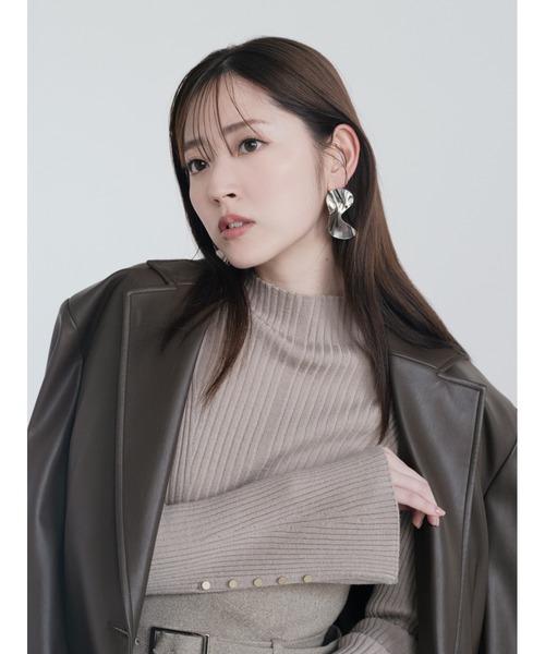 FRAY I.D（フレイアイディー）の「アンジュレートプレートピアス（ピアス（両耳用）・レディース・シルバー/ゴールド・FREE）」の4枚目の写真