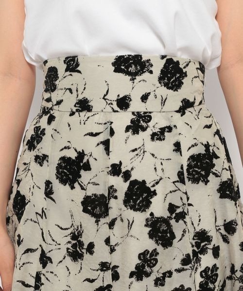 mysty woman（ミスティウーマン）の「フロッキープリントフレアスカート　972147（スカート・レディース・ブラック/ライトベージュ/グリーン・FREE）」の17枚目の写真