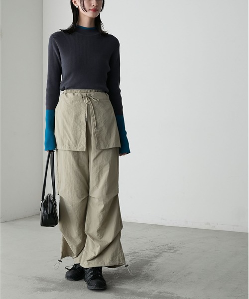 forksy.(フォルクシー)の「【forksy.】【吸湿発熱】袖口配色スリットハイネックリブニット(ニット/セーター・レディース・グレー/アイボリー/ブラック/ブルー/オレンジ/チャコール/ホワイト×ブラック/アイボリー系/ライトグレー系/ブラック系・FREE)」の21枚目の写真