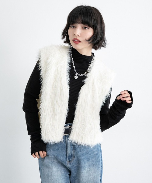 PAGEBOY（ページボーイ）の「モンスターフェザーベスト（ベスト・レディース・オフホワイト/ブラック/ターコイズブルー・FREE）」の12枚目の写真