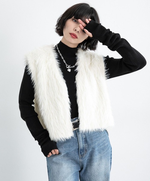 PAGEBOY（ページボーイ）の「モンスターフェザーベスト（ベスト・レディース・オフホワイト/ブラック/ターコイズブルー・FREE）」の11枚目の写真