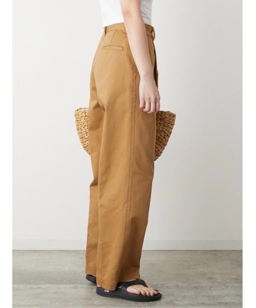 LA PEAU DE GEM（ラポドゥジェム）の「【LA PEAU DE GEM】タックチノデニムパンツ（デニムパンツ・レディース・ブラック/キャメル・1/2）」の15枚目の写真