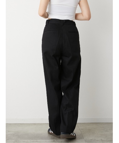 LA PEAU DE GEM（ラポドゥジェム）の「【LA PEAU DE GEM】タックチノデニムパンツ（デニムパンツ・レディース・ブラック/キャメル・1/2）」の9枚目の写真