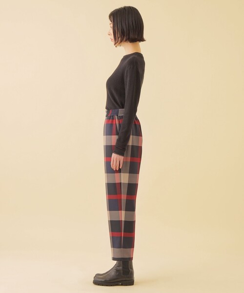 CB CRESTBRIDGE(シービークレストブリッジ)の「クレストブリッジチェックイージーテーパードパンツ(その他パンツ・レディース・ライトベージュ/ダークネイビー・S/M)」の5枚目の写真