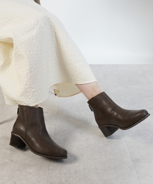 Piedi Nudi（ピエディヌーディ）の「バックファスナー ビンテージ調 ショートレインブーツ（レインシューズ・レディース・ブラウン/ブラック系その他/ダークブラウン/ブラック・S/M/L/LL）」の4枚目の写真