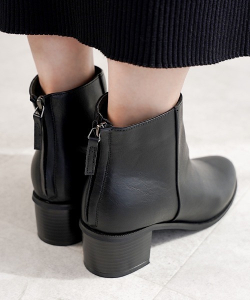 Piedi Nudi（ピエディヌーディ）の「バックファスナー ビンテージ調 ショートレインブーツ（レインシューズ・レディース・ブラウン/ブラック系その他/ダークブラウン/ブラック・S/M/L/LL）」の2枚目の写真