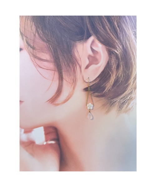 tone（トーン）の「【38ribbon】小花とチェコビーズのロングピアス(MA)（ピアス（両耳用）・レディース・オレンジ/イエロー/ベージュ/ホワイト・FREE）」の10枚目の写真