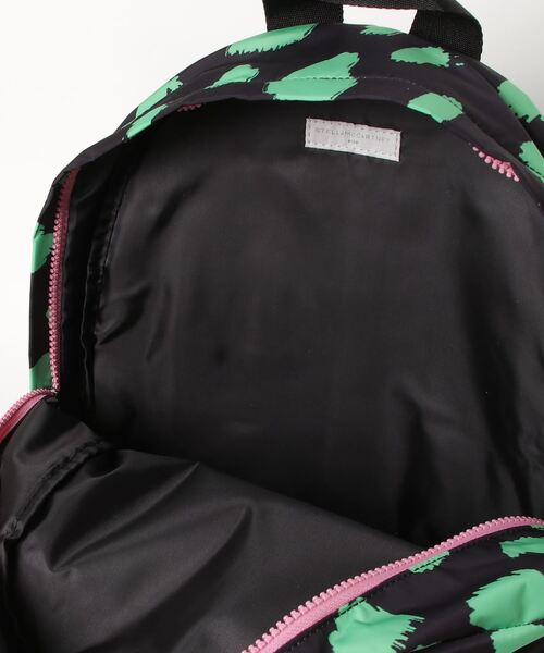 STELLA McCARTNEY(ステラマッカートニー)の「STELLA McCARTNEY (ステラマッカートニー) Junior 総柄バックパック リュック(バックパック/リュック・キッズ・ブラック×グリーン・ONE SIZE)」の4枚目の写真