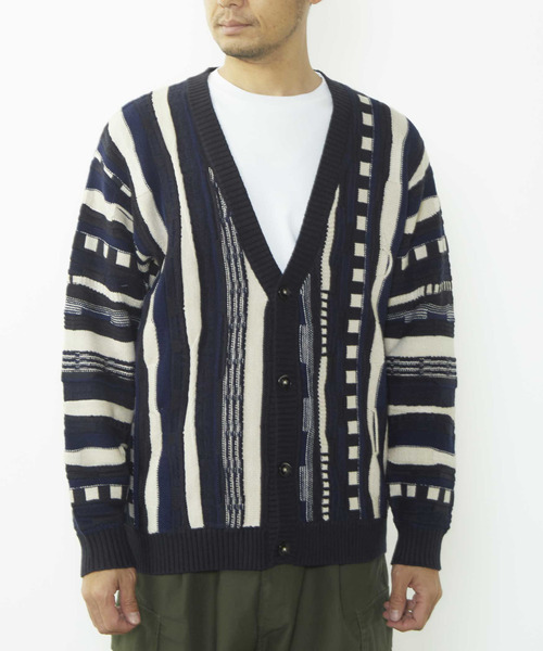 MEN'S MELROSE(メンズメルローズ)の「【MASTER FRAME/マスターフレーム】クージー柄ニットカーディガン(カーディガン/ボレロ・メンズ・ネイビー/ベージュ・3/4)」の3枚目の写真