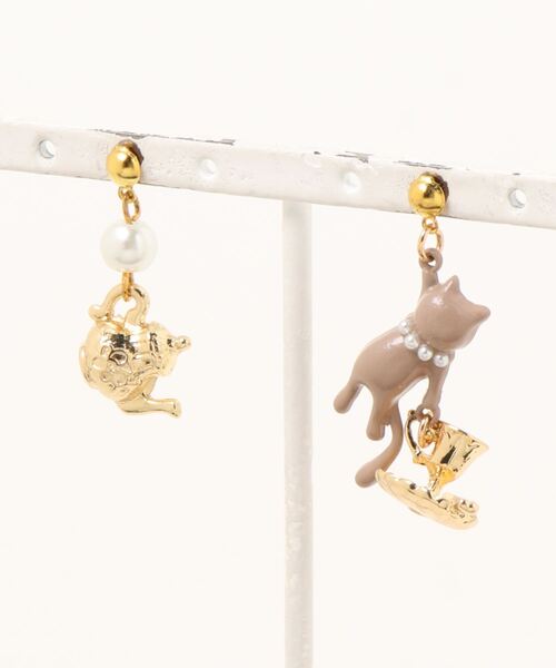 tone(トーン)の「【charme by pimo 】猫紅茶ピアス(MA)(ピアス(両耳用)・レディース・ブラウン/ホワイト/ブラック・FREE)」の3枚目の写真