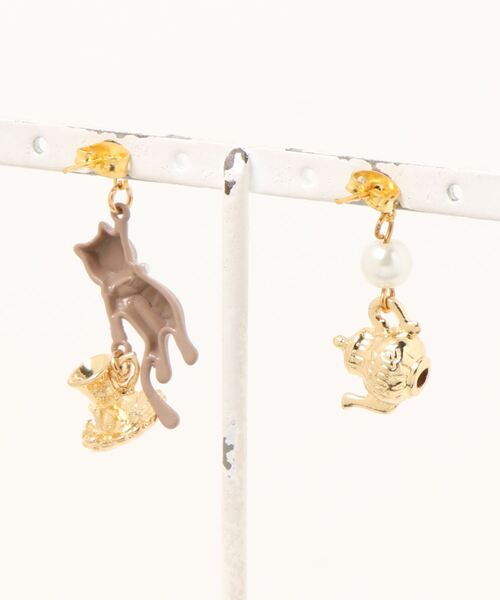 tone(トーン)の「【charme by pimo 】猫紅茶ピアス(MA)(ピアス(両耳用)・レディース・ブラウン/ホワイト/ブラック・FREE)」の4枚目の写真