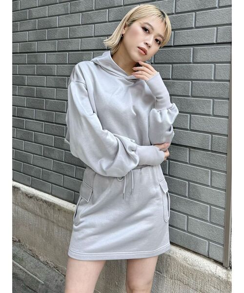 MURUA（ムルーア）の「シャイニーカットミニスカート（スカート・レディース・ライトグレー/ダークグレー/モカ/ブルー・FREE）」の6枚目の写真