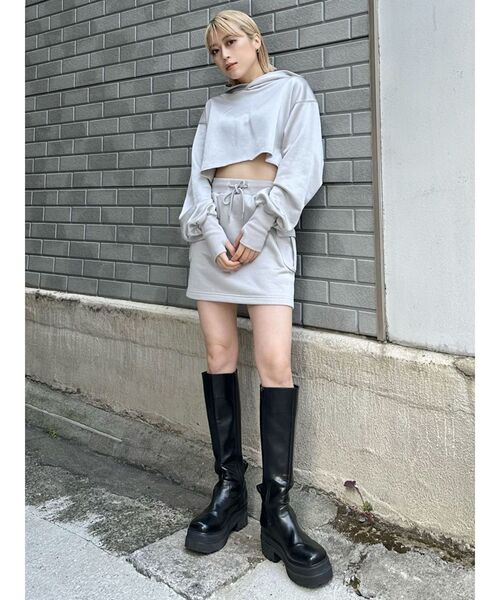 MURUA（ムルーア）の「シャイニーカットミニスカート（スカート・レディース・ライトグレー/ダークグレー/モカ/ブルー・FREE）」の9枚目の写真