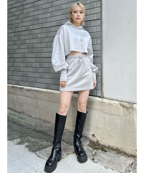 MURUA（ムルーア）の「シャイニーカットミニスカート（スカート・レディース・ライトグレー/ダークグレー/モカ/ブルー・FREE）」の10枚目の写真