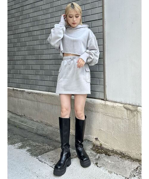 MURUA（ムルーア）の「シャイニーカットミニスカート（スカート・レディース・ライトグレー/ダークグレー/モカ/ブルー・FREE）」の11枚目の写真