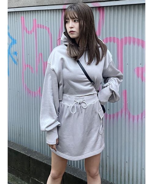 MURUA（ムルーア）の「シャイニーカットミニスカート（スカート・レディース・ライトグレー/ダークグレー/モカ/ブルー・FREE）」の17枚目の写真