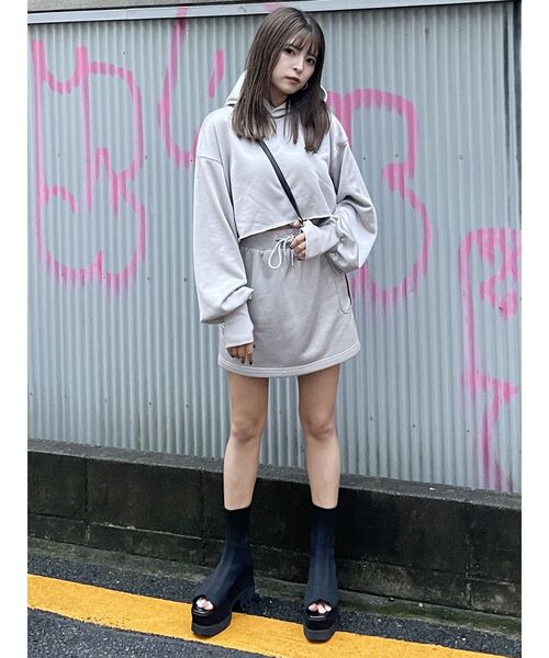 MURUA（ムルーア）の「シャイニーカットミニスカート（スカート・レディース・ライトグレー/ダークグレー/モカ/ブルー・FREE）」の20枚目の写真