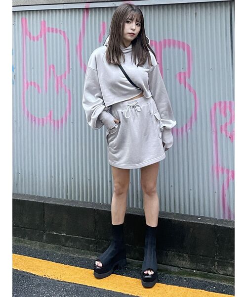 MURUA（ムルーア）の「シャイニーカットミニスカート（スカート・レディース・ライトグレー/ダークグレー/モカ/ブルー・FREE）」の21枚目の写真