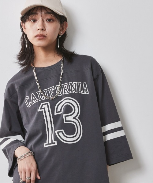 CHIC STYLE(シックスタイル)の「<大きいサイズ>綿100%7分袖フットボールTシャツ シックスタイル(Tシャツ/カットソー・レディース・チャコール/ベージュ/オフホワイト・LL/L/5L/4L/3L)」の1枚目の写真