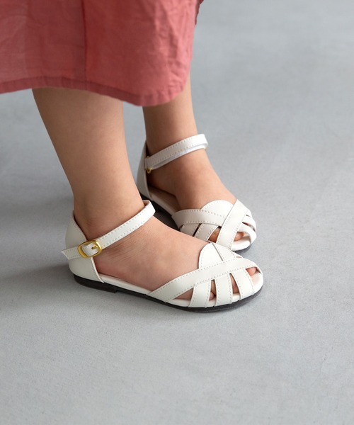 menue（メヌエ）の「面ファスナー付き ストラップ キッズサンダル（サンダル・キッズ・シルバー/ブラウン/ホワイト・15.0cm/16.0cm/17.0cm/18.0cm/19.0cm/20.0cm/21.0cm）」の2枚目の写真