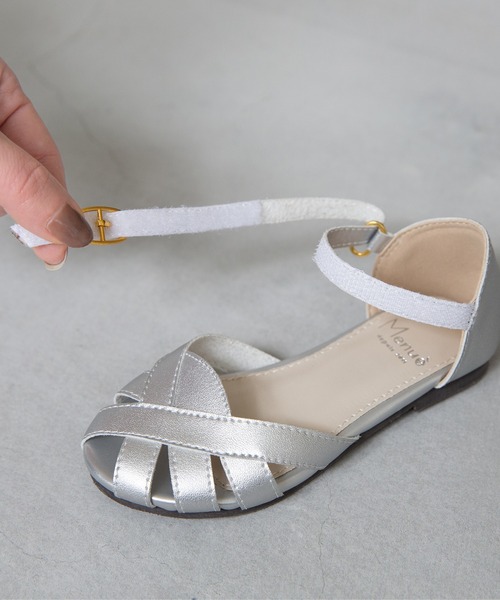 menue（メヌエ）の「面ファスナー付き ストラップ キッズサンダル（サンダル・キッズ・シルバー/ブラウン/ホワイト・15.0cm/16.0cm/17.0cm/18.0cm/19.0cm/20.0cm/21.0cm）」の6枚目の写真