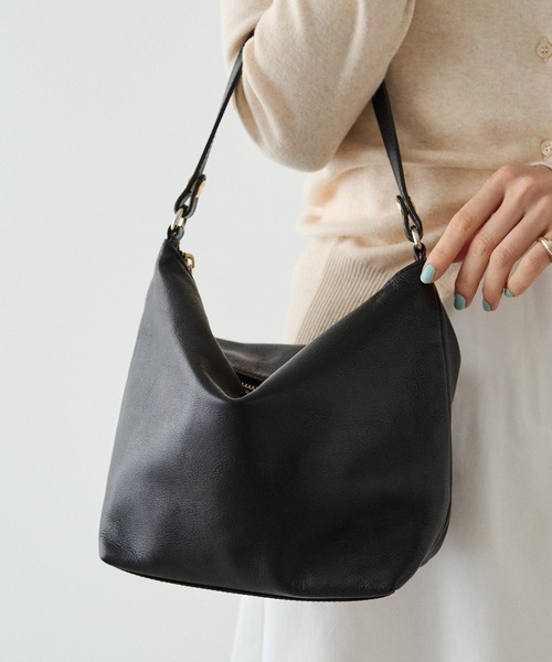 russet ソフトレザーシンプルショルダーバッグ　黒　ブラック ソフトレザーシンプルショルダーバッグ | russet(ラシット