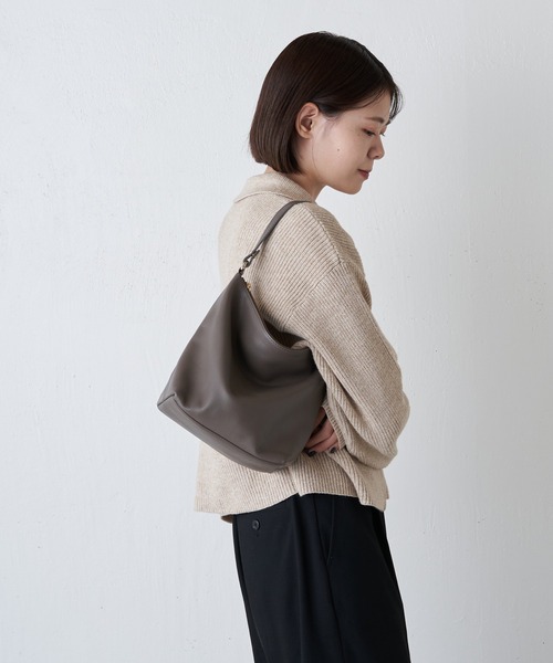 ソフトレザーシンプルショルダーバッグ (CE-1328)（ショルダーバッグ）｜russet（ラシット）