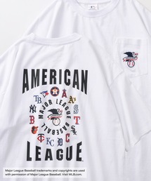 MLB（メジャーリーグベースボール）の「【MAJOR LEAGUE BASEBALL/メジャーリーグベースボール】AMERICAN&NATIONAL LEAGUE LOGO ワンポイントロゴ刺繍＋バックBIGロゴプリントデザイン 半袖Tシャツ（Tシャツ/カットソー・メンズ）」