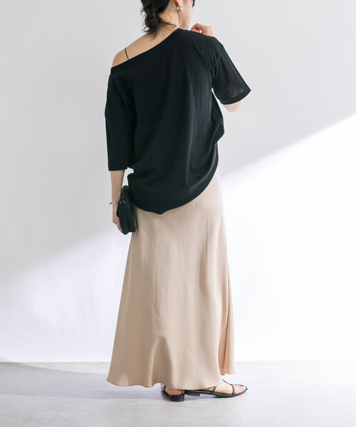 RIVE DROITE（リヴドロワ）の「【MONN.:.(モン)】オープンネックTee（Tシャツ/カットソー・レディース・ブラック/ホワイト/ベージュ/ブルー・FREE）」の16枚目の写真