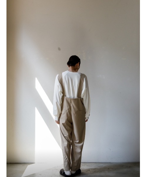 AGAWD（アガウド）の「【先行予約】AGAWD タックサロペット（サロペット/オーバーオール・レディース・カーキ/ベージュ・FREE）」の3枚目の写真