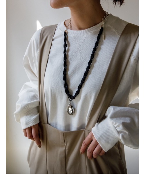 AGAWD（アガウド）の「【先行予約】AGAWD タックサロペット（サロペット/オーバーオール・レディース・カーキ/ベージュ・FREE）」の4枚目の写真