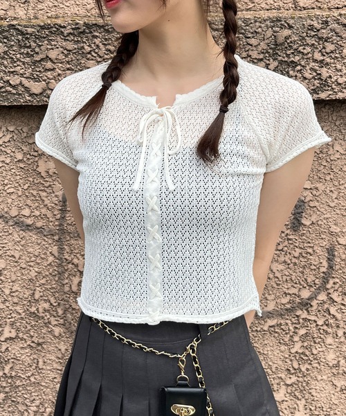GLAMOROUS JANE(グラマラスジェーン)の「レースアップリボン半袖ニットトップス(ニット/セーター・レディース・ホワイト/ブラック/ベージュ・FREE)」の5枚目の写真