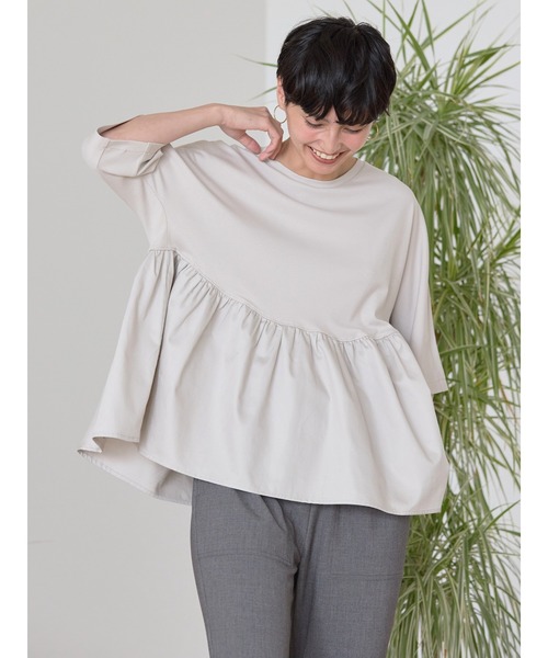 AMERICAN HOLIC(アメリカンホリック)の「異素材ティアードプルオーバー(Tシャツ/カットソー・レディース・ブラック/グレイッシュベージュ・M/L)」の3枚目の写真
