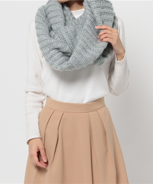 salut!（サリュ!）の「ﾎﾞﾘｭｰﾑﾆｯﾄｽﾇｰﾄﾞ（ストール/ショール・レディース・ベージュ/グレー・FREE）」の6枚目の写真