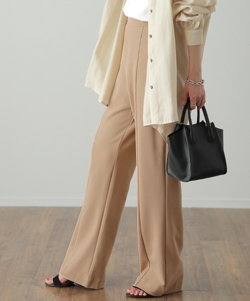 HUG.U（ハグユー）の「しゃり感カラーパンツ（スラックス・レディース・グレイッシュブルー/ライム/ベージュ/ブラック/カーキ/スモークピンク・レギュラー丈/トール丈）」の2枚目の写真