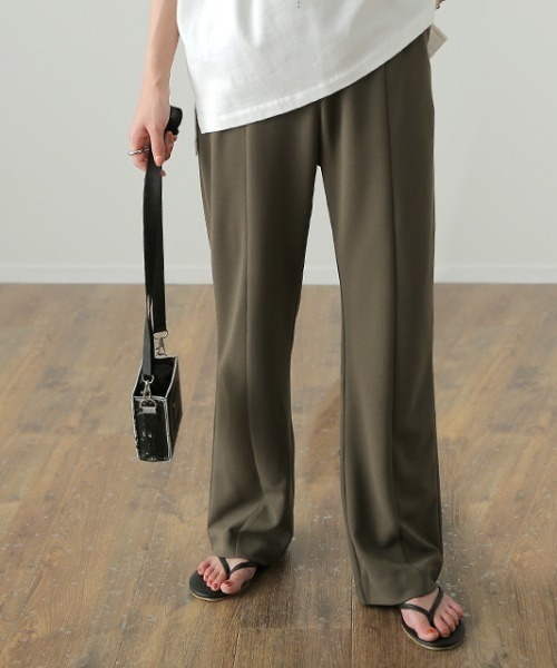 HUG.U（ハグユー）の「しゃり感カラーパンツ（スラックス・レディース・グレイッシュブルー/ライム/ベージュ/ブラック/カーキ/スモークピンク・レギュラー丈/トール丈）」の3枚目の写真