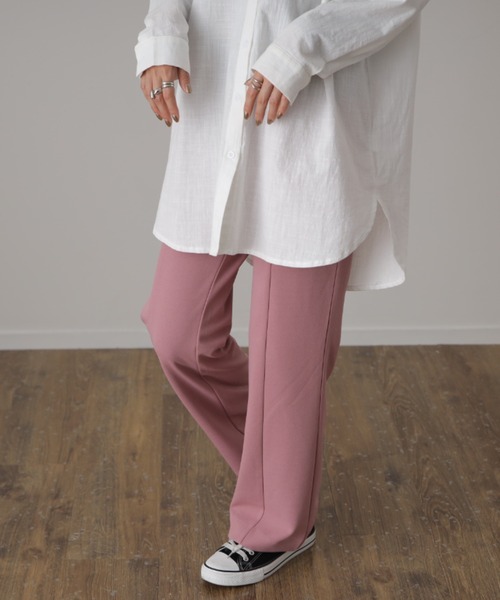 HUG.U（ハグユー）の「しゃり感カラーパンツ（スラックス・レディース・グレイッシュブルー/ライム/ベージュ/ブラック/カーキ/スモークピンク・レギュラー丈/トール丈）」の6枚目の写真